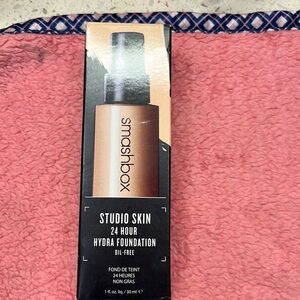 Smash box studio skin foundation I’m shade 2.18